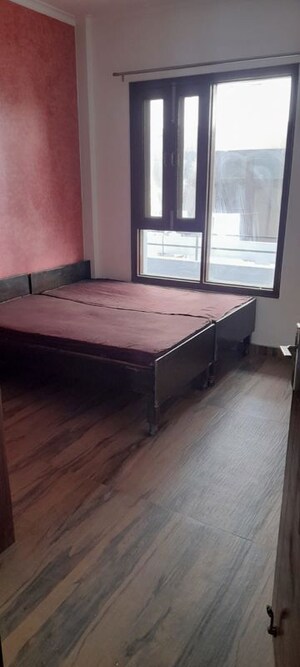 Room in 4 BHK Builder Floor at Sector 38 – for Rent