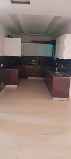Living Room in 4 BHK Builder Floor at Sector 38 – for Rent