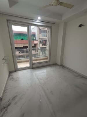 Room in 3 BHK Apartment at Naraina – for Rent