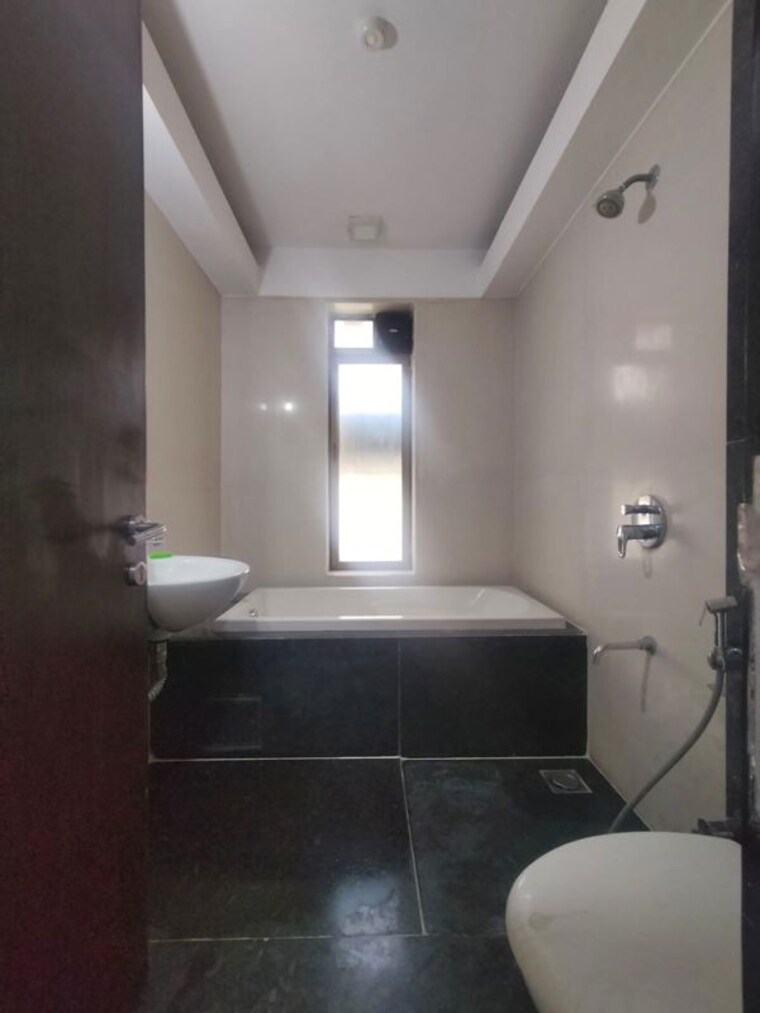 Bathroom, lodha-luxuria 3 Bedroom 1550 Sq.Ft. Apartment In Majiwada Thane 10612296