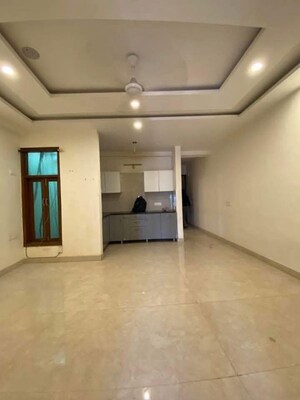 Room in 2 BHK Builder Floor at Saket – for Rent