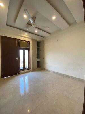 Room in 2 BHK Builder Floor at Saket – for Rent