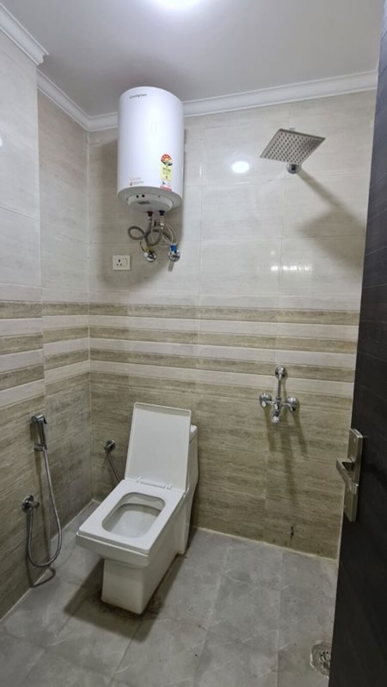 Bathroom, mehrauli 2 Bedroom 800 Sq.Ft. Apartment In Mehrauli Delhi 10612356