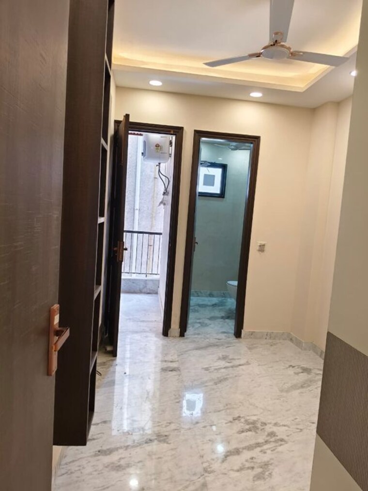 Room, naraina 3 Bedroom 125 Sq.Yd. Apartment In Naraina Delhi 10612351