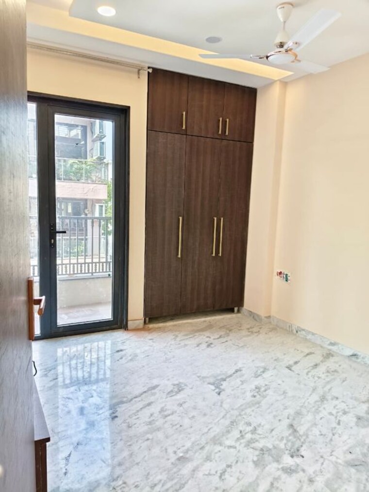 Room, naraina 3 Bedroom 125 Sq.Yd. Apartment In Naraina Delhi 10612351