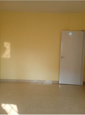 Room in 2 BHK Apartment at Riddhi Garden, Malad East – for Rent