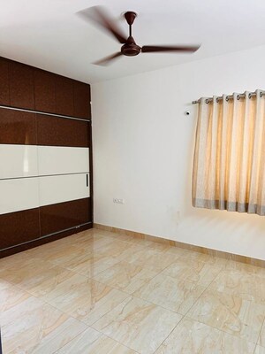 Room in 3 BHK Apartment at Lakshmi Cadillac, Kondapur – for Rent