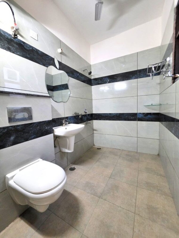 Bathroom, dhakoli 4 Bedroom 2017 Sq.Ft. Apartment In Dhakoli Zirakpur 10612347