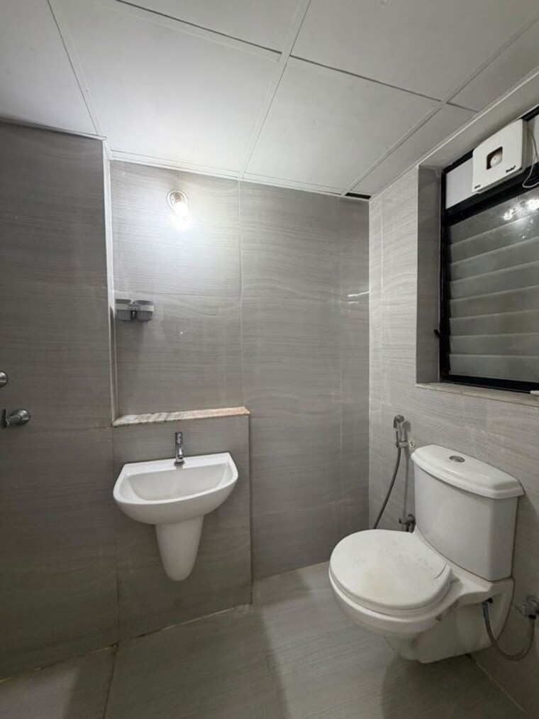 Bathroom, runwal-gardens 2 Bedroom 600 Sq.Ft. Apartment In Dombivli East Thane 10612348