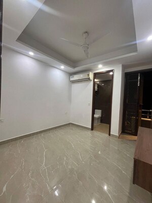 Room in 2 BHK Builder Floor at Saket – for Rent