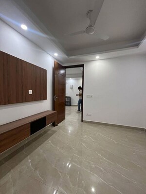 Room in 2 BHK Builder Floor at Saket – for Rent