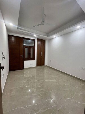 Room in 2 BHK Builder Floor at Saket – for Rent