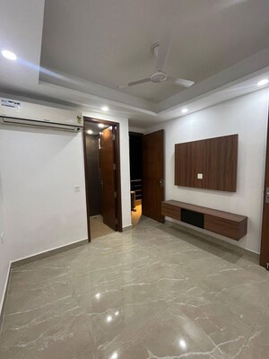 Room in 2 BHK Builder Floor at Saket – for Rent