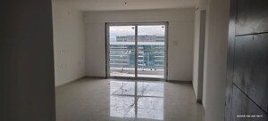 Room in 3.5 BHK Apartment at Gera Planet Of Joy, Kharadi – for Rent
