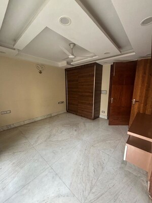 Room in 3 BHK Apartment at Naraina – for Rent