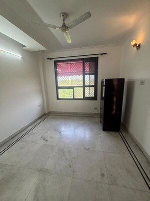 Room in 3 BHK Apartment at Naraina – for Rent