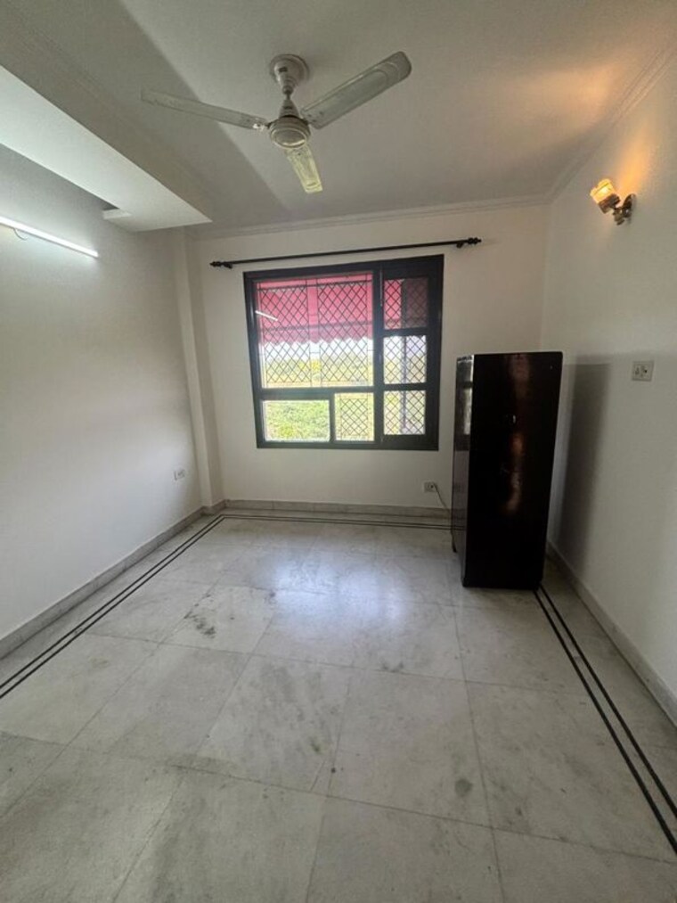 Room, naraina 3 Bedroom 150 Sq.Yd. Apartment In Naraina Delhi 10612389