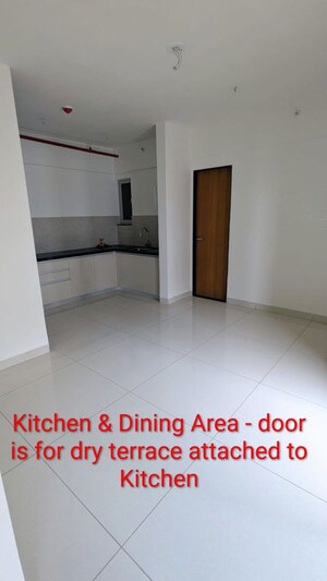 Room in 4 BHK Apartment at Gera Planet Of Joy, Kharadi – for Rent