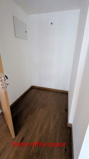 Room in 4 BHK Apartment at Gera Planet Of Joy, Kharadi – for Rent