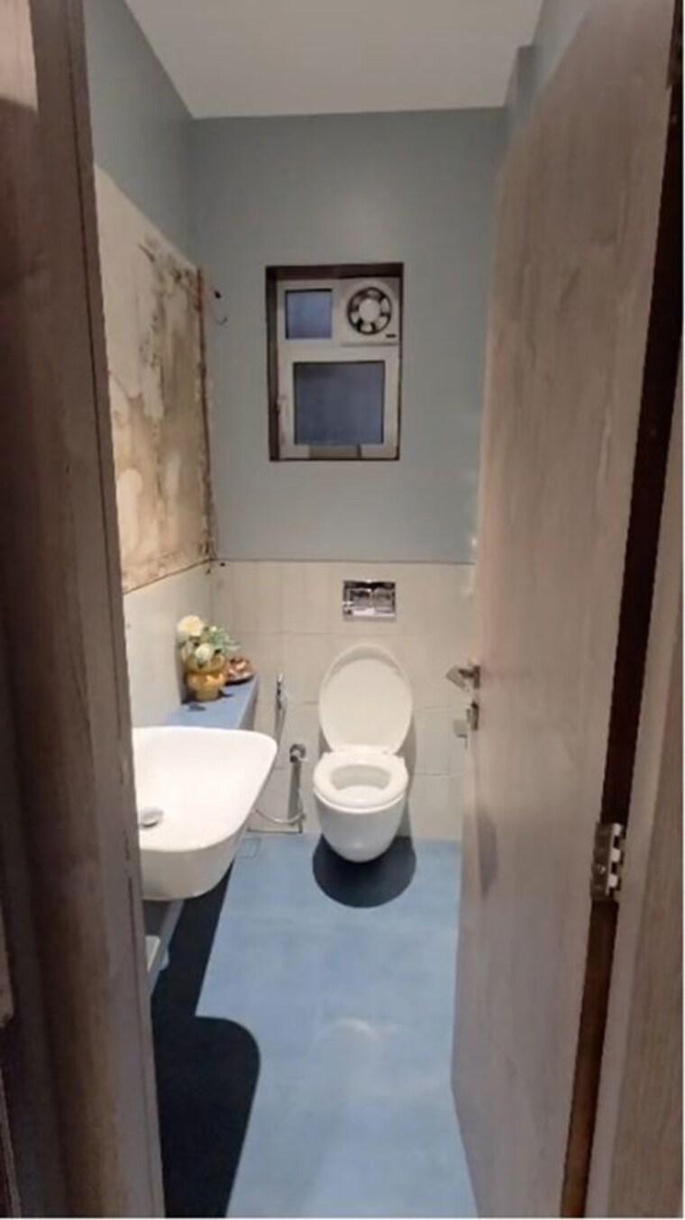 Bathroom, chembur Commercial Office Space 851 Sq.Ft. In Chembur Mumbai 10612404