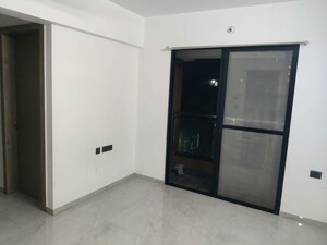 Room in 3 BHK Apartment at Gera Emerald City, Kharadi – for Rent