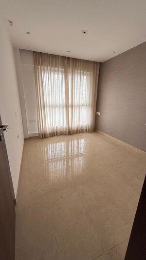 Room in 3 BHK Apartment at Hiranandani Highland, Powai – for Rent