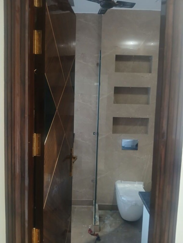 Bathroom, naraina 3 Bedroom 125 Sq.Yd. Apartment In Naraina Delhi 10612463