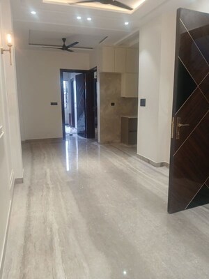 Room in 3 BHK Apartment at Naraina – for Rent