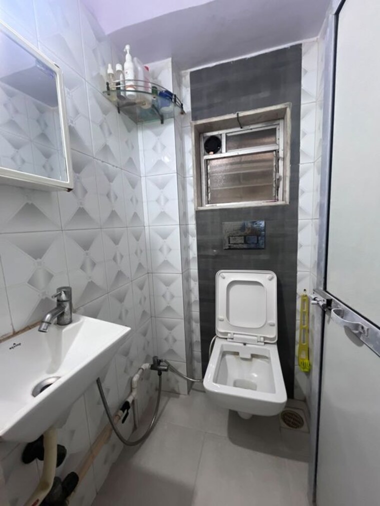Bathroom, andheri west 2 Bedroom 600 Sq.Ft. Apartment In Andheri West Mumbai 10612430