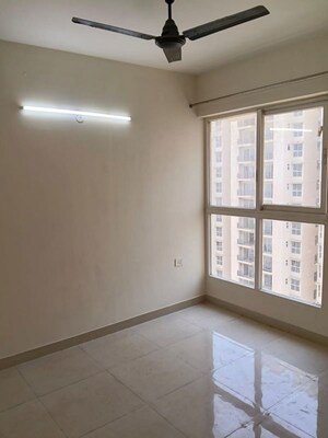 Room in 2.5 BHK Builder Floor at Smart World Gems, Sector 89 – for Rent