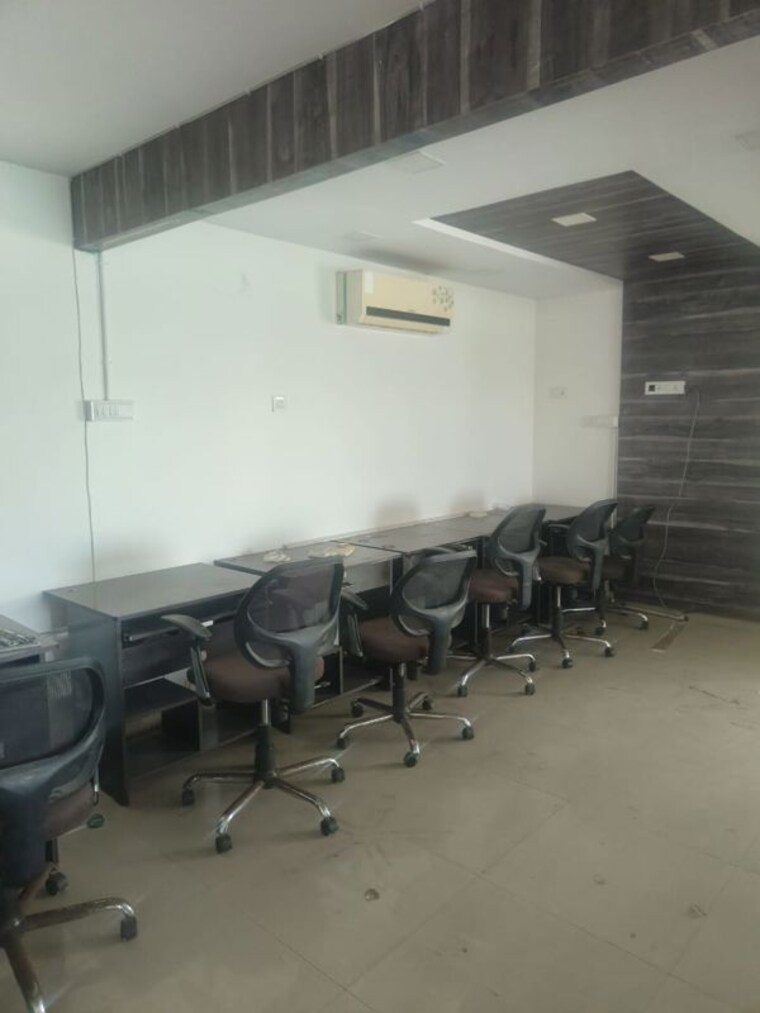 Team Area, ashirvad-paras Commercial Office Space 1790 Sq.Ft. In Makarba Ahmedabad 10612488