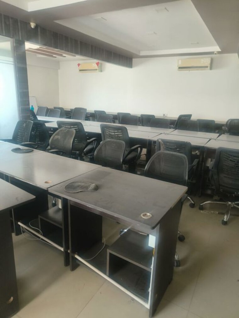 Team Area, ashirvad-paras Commercial Office Space 1790 Sq.Ft. In Makarba Ahmedabad 10612488