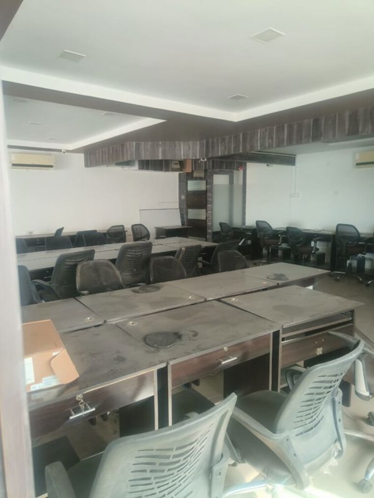 Team Area, ashirvad-paras Commercial Office Space 1790 Sq.Ft. In Makarba Ahmedabad 10612488