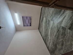 Room in 2.5 BHK Builder Floor at Pandav Nagar – for Rent