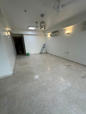 Room in 3.5 BHK Apartment at DLF The Ultima, Sector 81 – for Rent