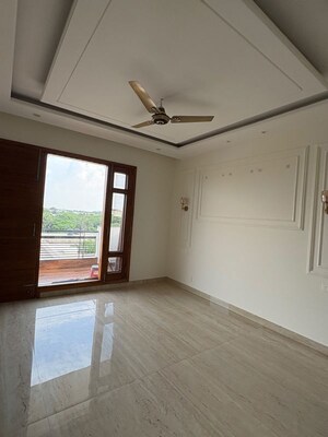 Room in 3 BHK Builder Floor at Sector 15 – for Rent