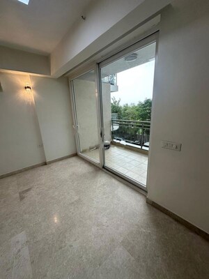 Room in 3.5 BHK Apartment at DLF The Ultima, Sector 81 – for Rent