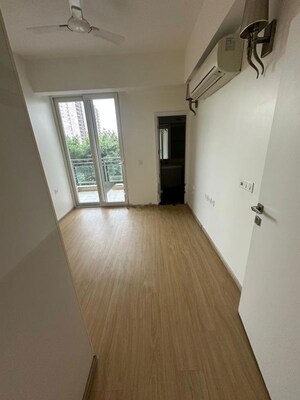 Room in 3.5 BHK Apartment at DLF The Ultima, Sector 81 – for Rent