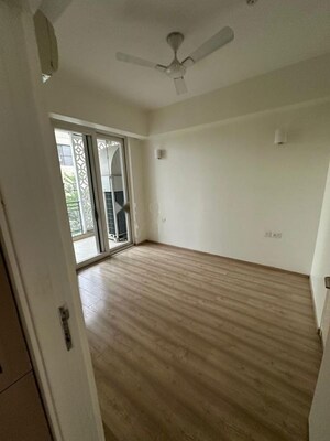 Room in 3.5 BHK Apartment at DLF The Ultima, Sector 81 – for Rent