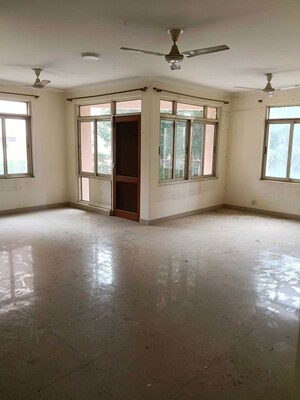 Room in 3 BHK Builder Floor at Sector 22 – for Rent