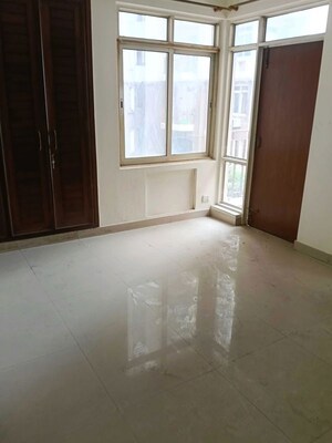 Room in 3 BHK Builder Floor at Sector 22 – for Rent