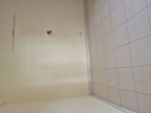 Room in 2.5 BHK Apartment at Mayur Vihar – for Rent