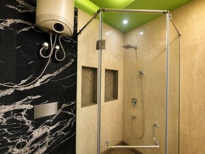 Furnished Amenities in 3 BHK Builder Floor at Greater Kailash – for Rent