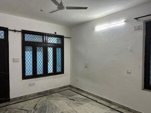 Room in 2 BHK Independent House at RWA Apartments Sector 51, Sector 51 – for Rent