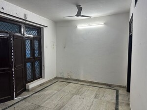 Room in 2 BHK Independent House at RWA Apartments Sector 51, Sector 51 – for Rent