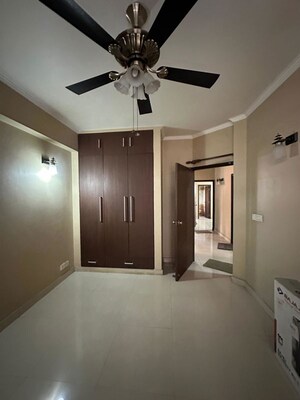 Room in 3 BHK Builder Floor at Sector 23 – for Rent