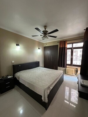 Bedroom in 3 BHK Builder Floor at Sector 23 – for Rent