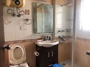 Team Area in 3 BHK Builder Floor at Sector 23 – for Rent