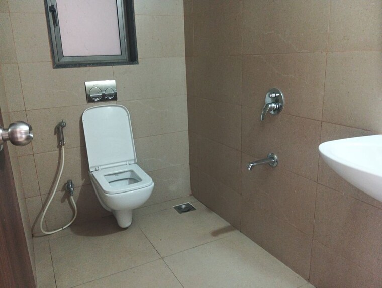 Bathroom, runwal-eirene 2 Bedroom 568 Sq.Ft. Apartment In Balkum Pada Thane 10612572