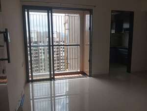 Room in 2 BHK Apartment at Runwal Eirene, Balkum Pada – for Rent